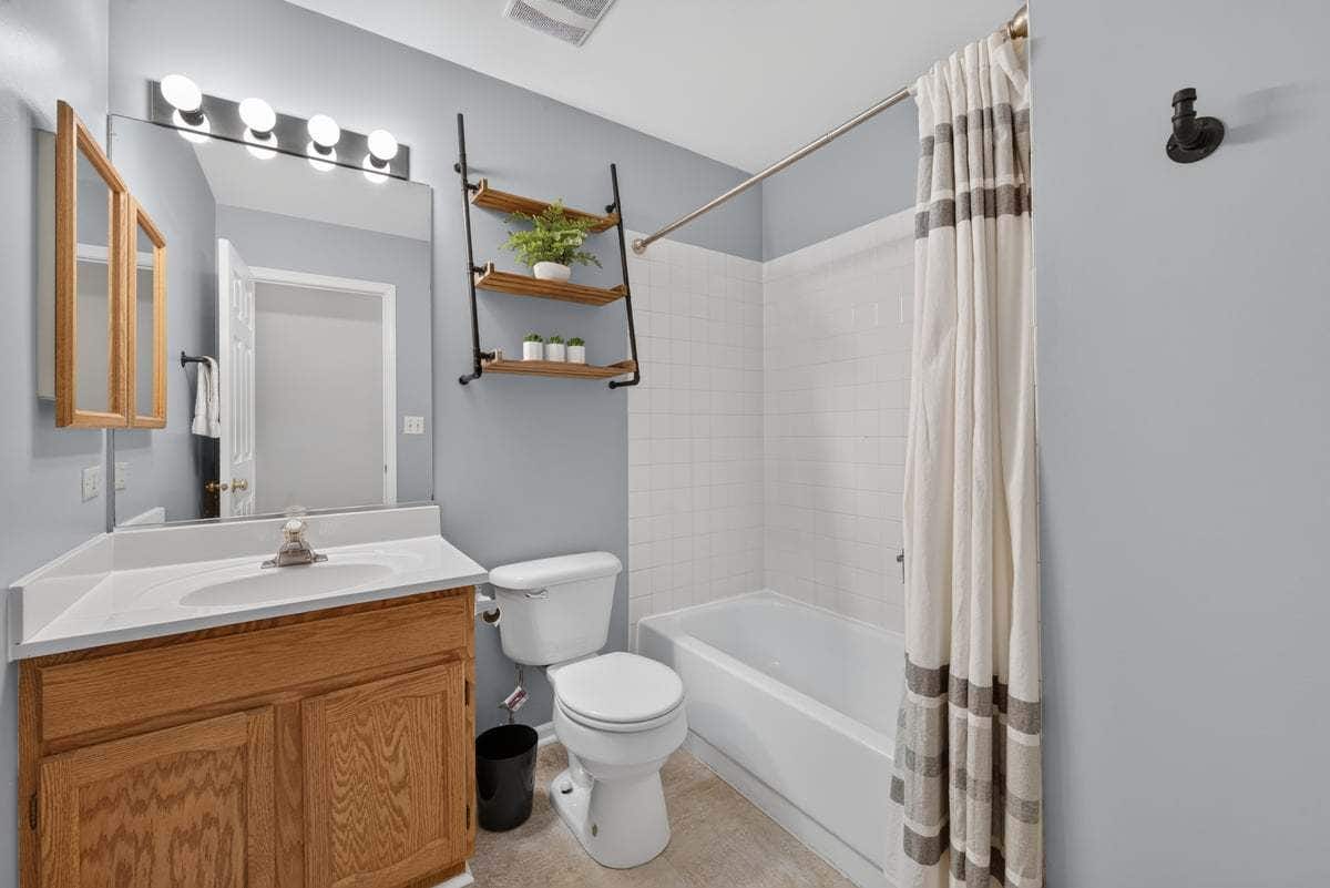 397 Meadowview Lane, Aurora, IL 60502 397 Meadowview Lane, Aurora, IL 60502