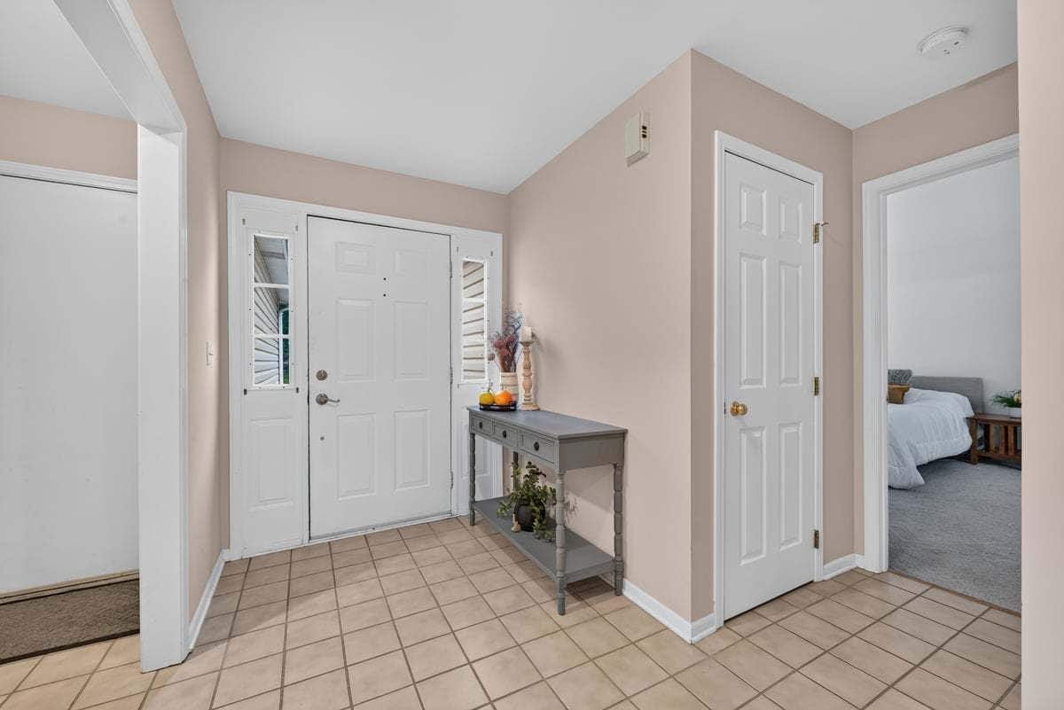 397 Meadowview Lane, Aurora, IL 60502 397 Meadowview Lane, Aurora, IL 60502
