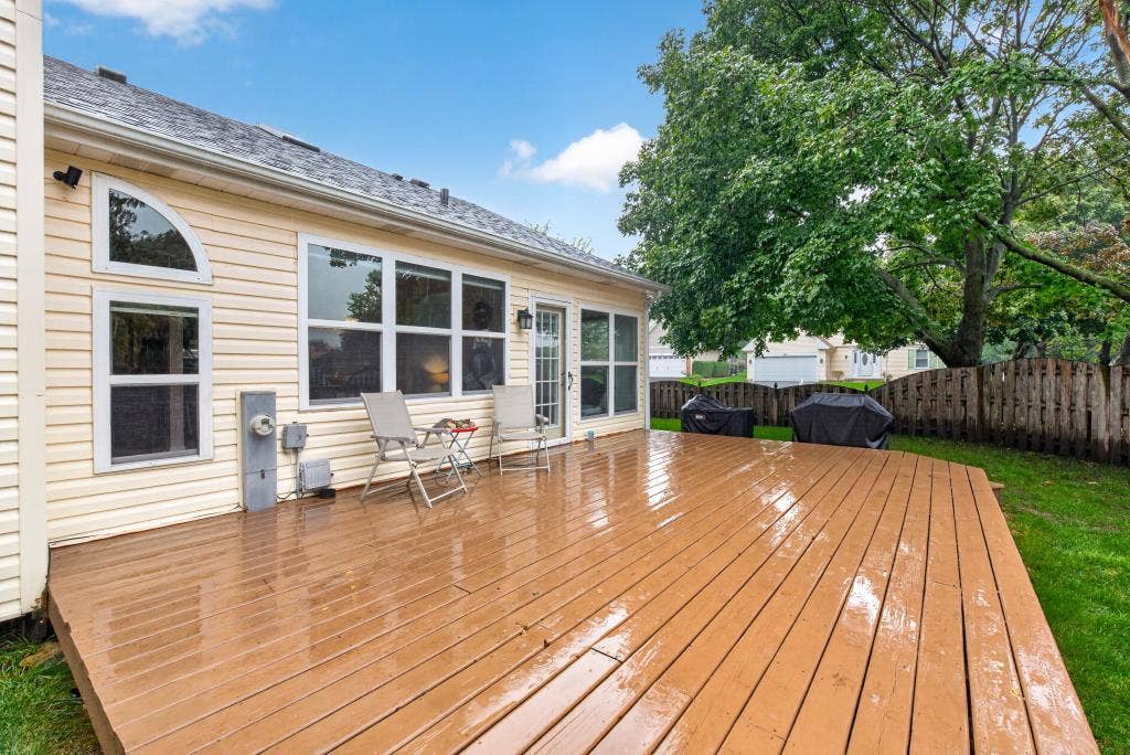 397 Meadowview Lane, Aurora, IL 60502 397 Meadowview Lane, Aurora, IL 60502