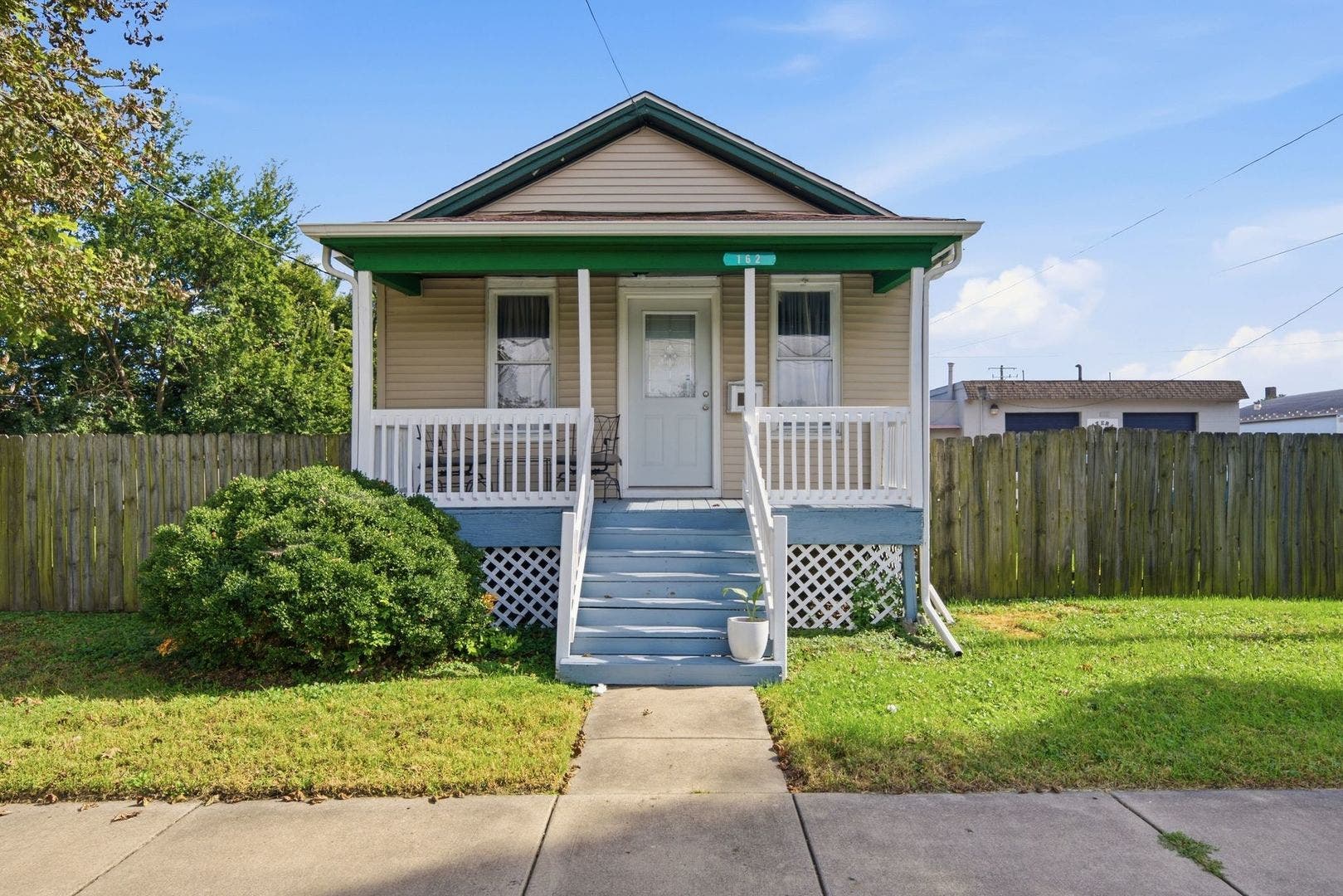162-172 Woodlawn Avenue, Aurora, IL 60506