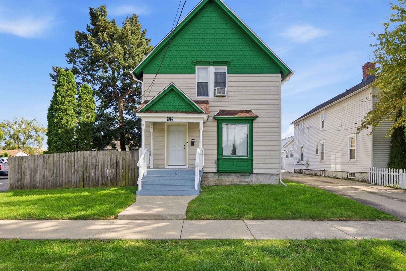 162-172 Woodlawn Avenue, Aurora, IL 60506