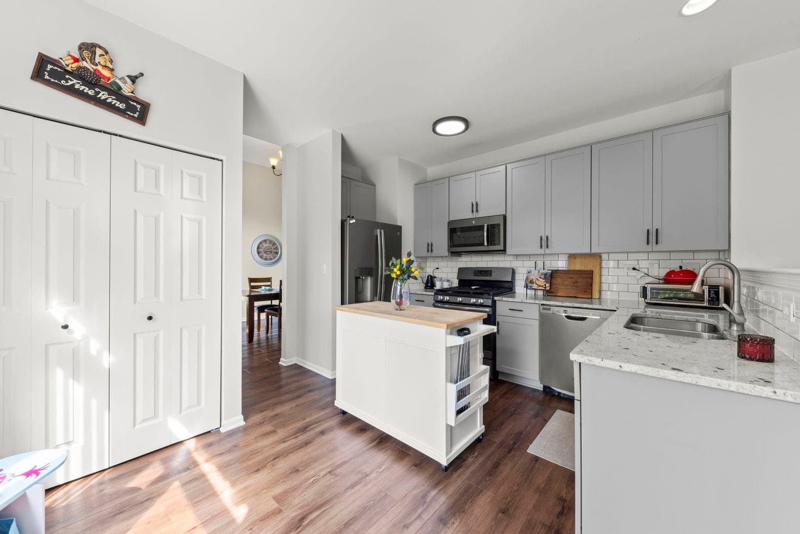 1034 Stephen Court, Aurora, IL 60502 1034 Stephen Court, Aurora, IL 60502