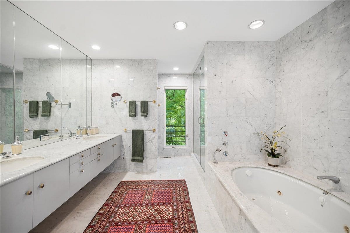11 Rockgate Lane, Glencoe, IL 60022 11 Rockgate Lane, Glencoe, IL 60022