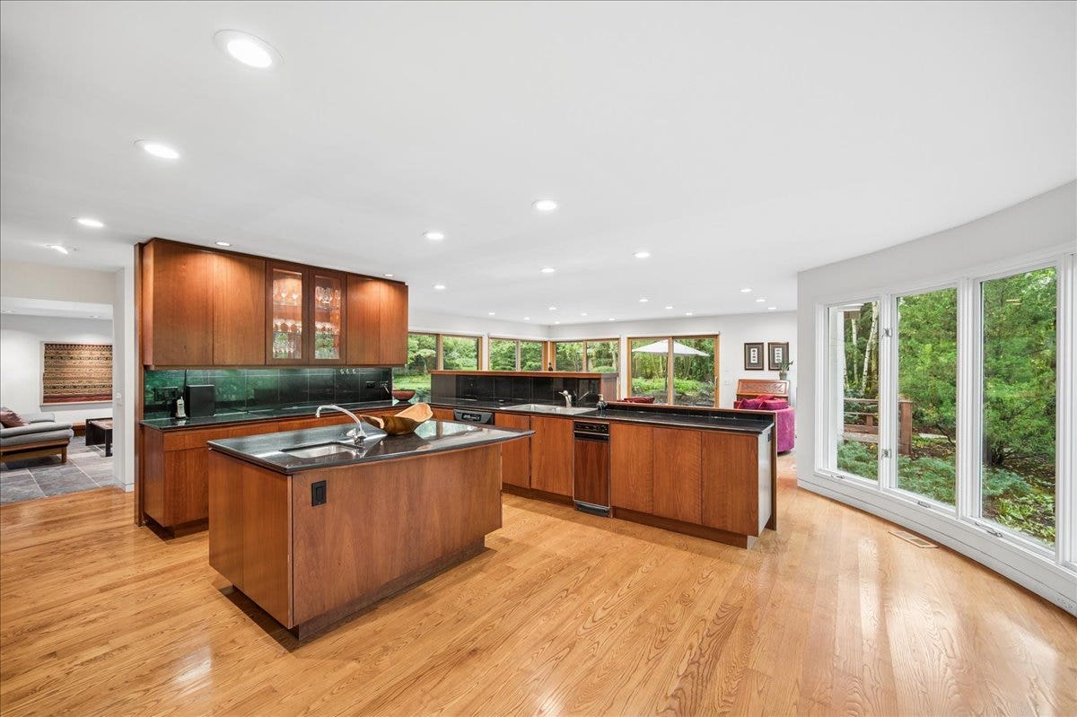 11 Rockgate Lane, Glencoe, IL 60022 11 Rockgate Lane, Glencoe, IL 60022
