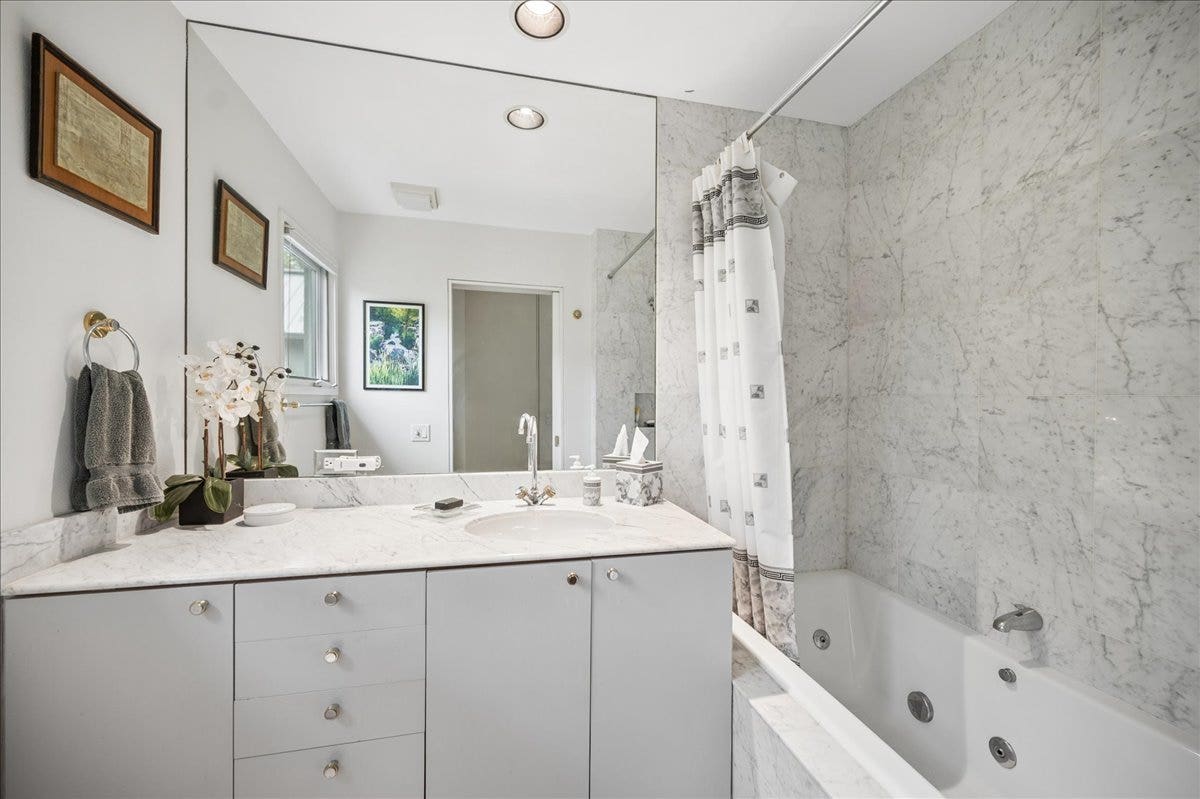 11 Rockgate Lane, Glencoe, IL 60022 11 Rockgate Lane, Glencoe, IL 60022
