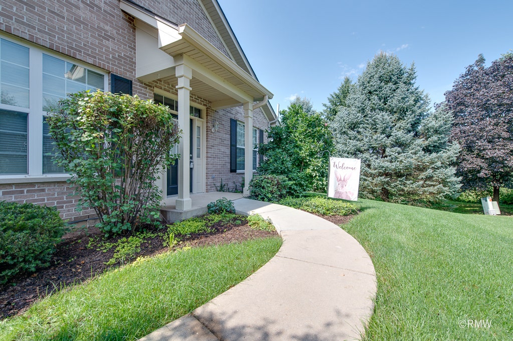 981 Oak Ridge Boulevard, Elgin, IL 60120