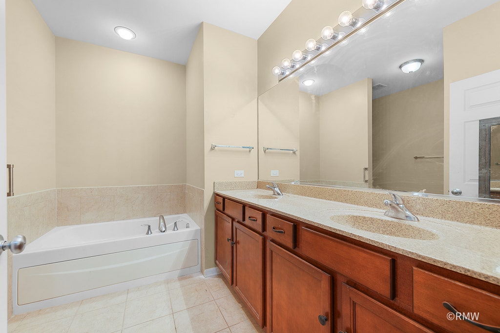 981 Oak Ridge Boulevard, Elgin, IL 60120