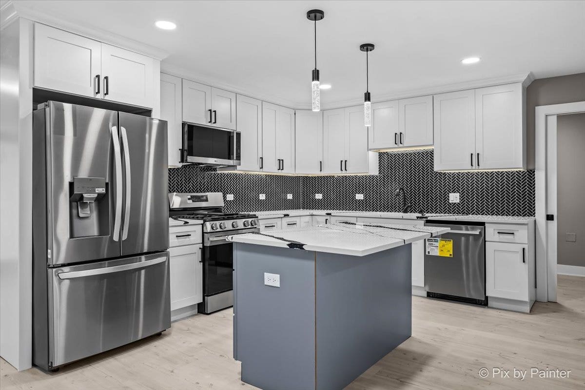 943 Oxford Street, Downers Grove, IL 60516 943 Oxford Street, Downers Grove, IL 60516