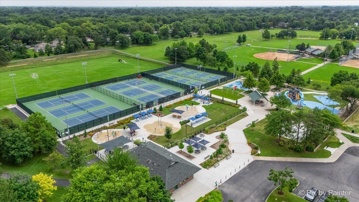 943 Oxford Street, Downers Grove, IL 60516 943 Oxford Street, Downers Grove, IL 60516