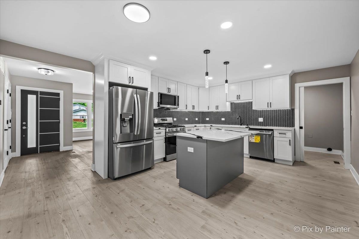 943 Oxford Street, Downers Grove, IL 60516 943 Oxford Street, Downers Grove, IL 60516