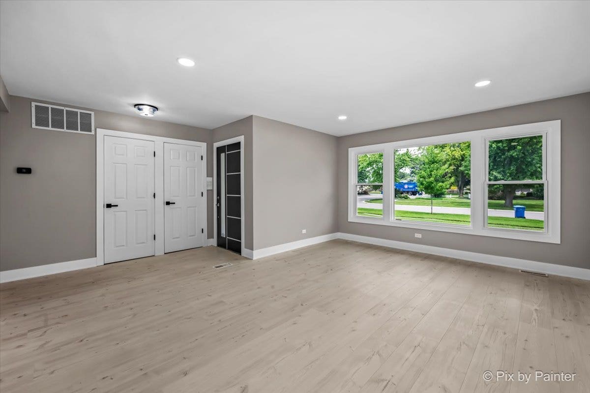 943 Oxford Street, Downers Grove, IL 60516 943 Oxford Street, Downers Grove, IL 60516