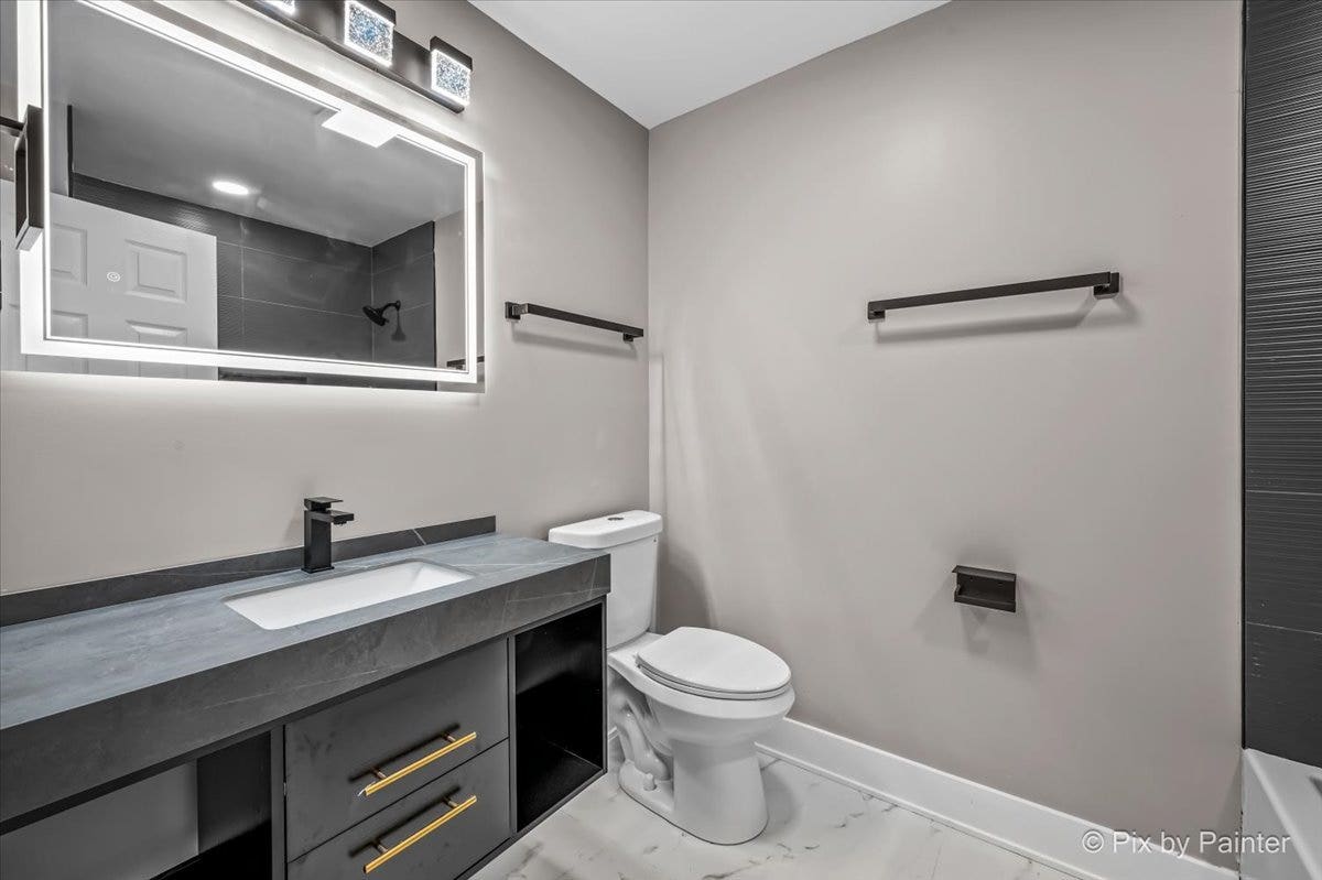 943 Oxford Street, Downers Grove, IL 60516 943 Oxford Street, Downers Grove, IL 60516