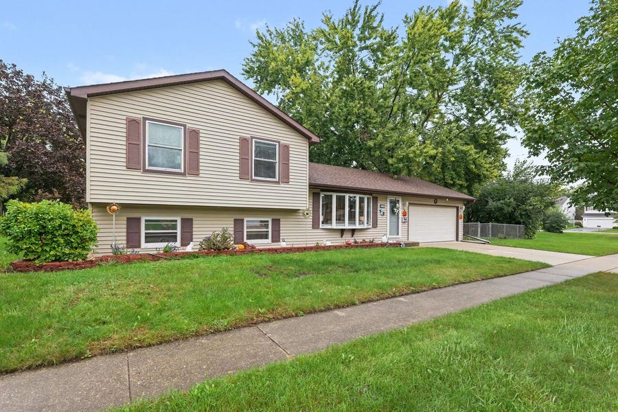 Property photo for 430 E Morse Avenue, Bartlett, IL