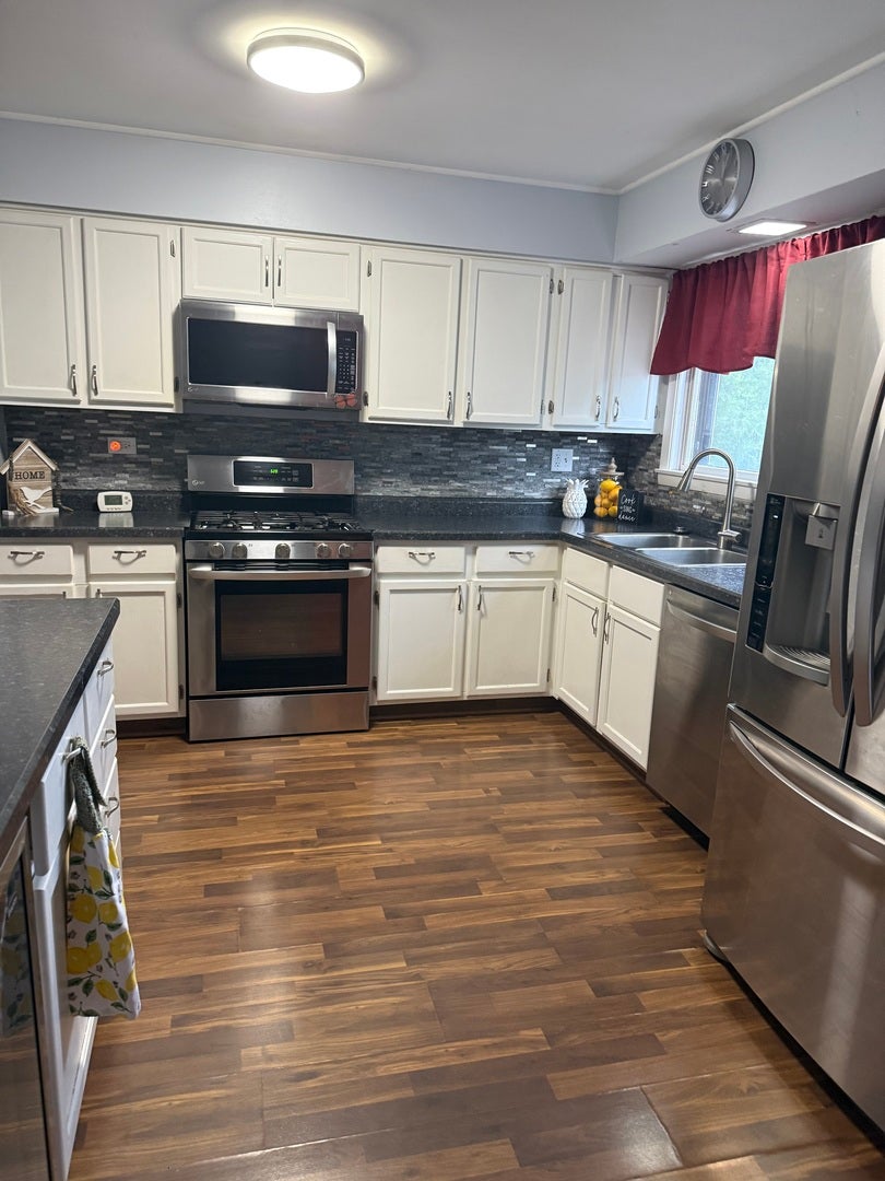 330 Shield Court, Bolingbrook, IL 60440 330 Shield Court, Bolingbrook, IL 60440