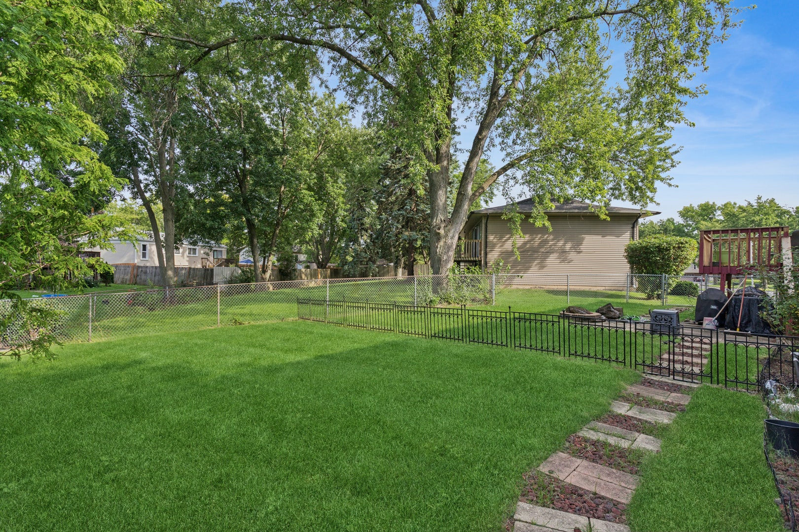 330 Shield Court, Bolingbrook, IL 60440 330 Shield Court, Bolingbrook, IL 60440