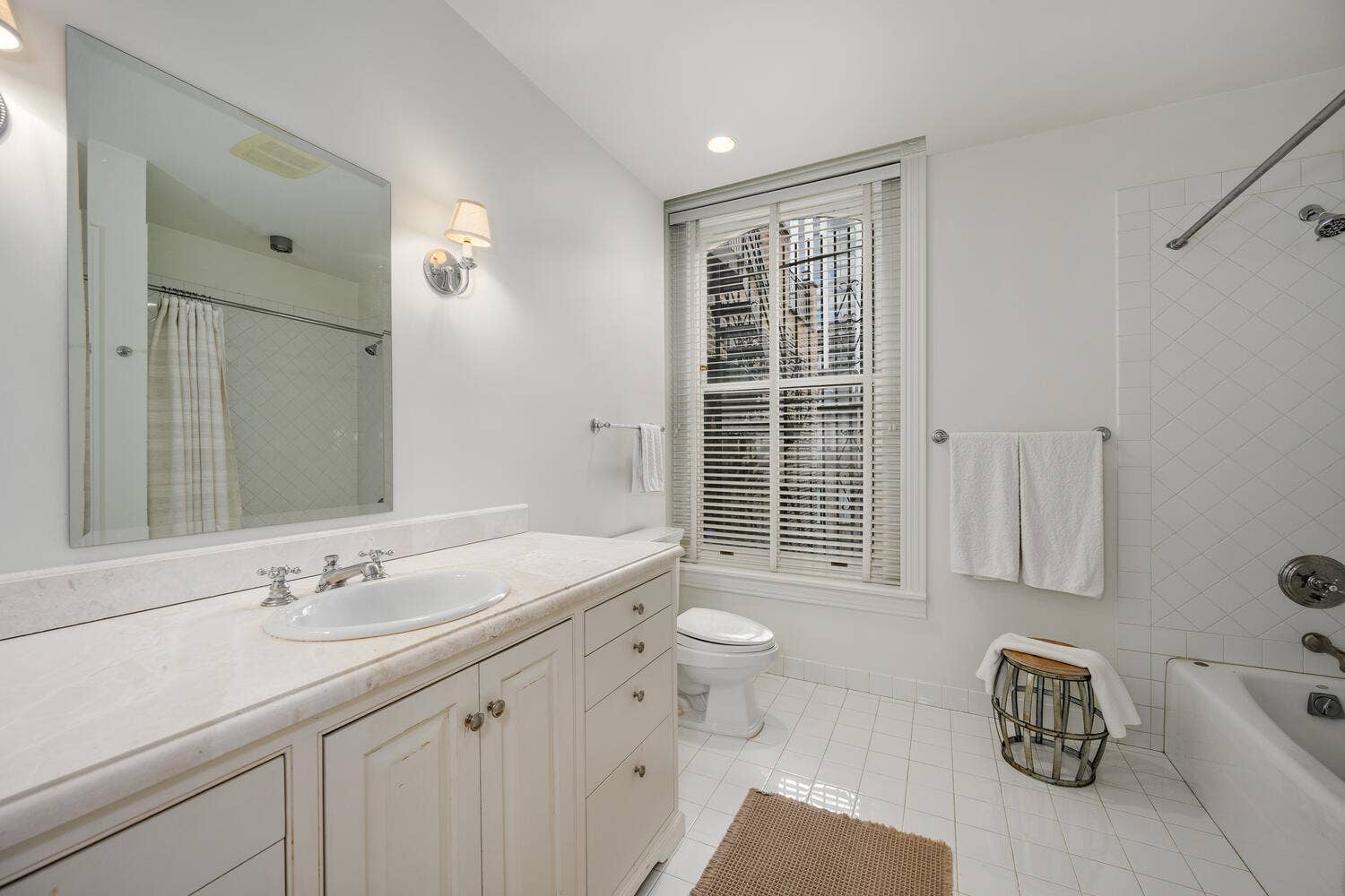 75 E ELM Street, Chicago, IL 60611