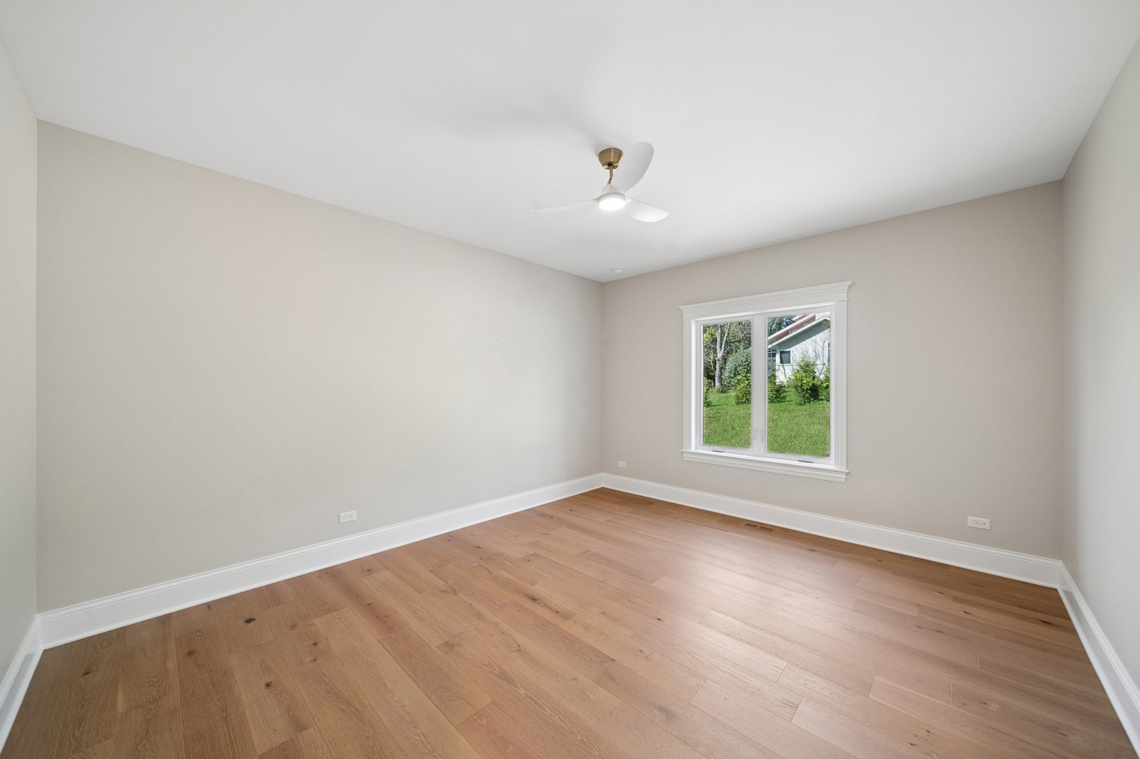 Flexible Living Room, could be main level bedroom