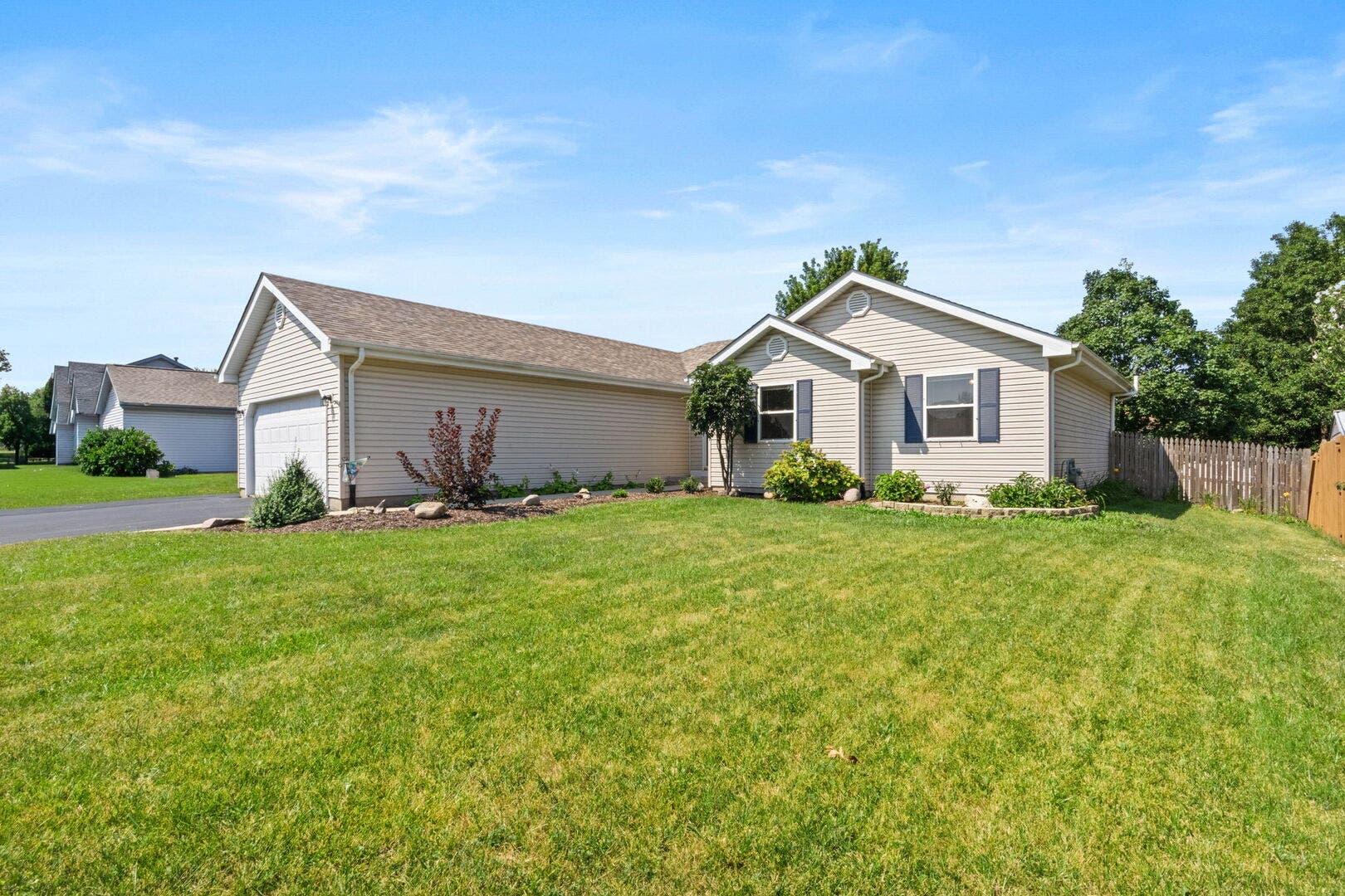 911 COTTONWOOD Drive, Elwood, IL 60421 911 COTTONWOOD Drive, Elwood, IL 60421