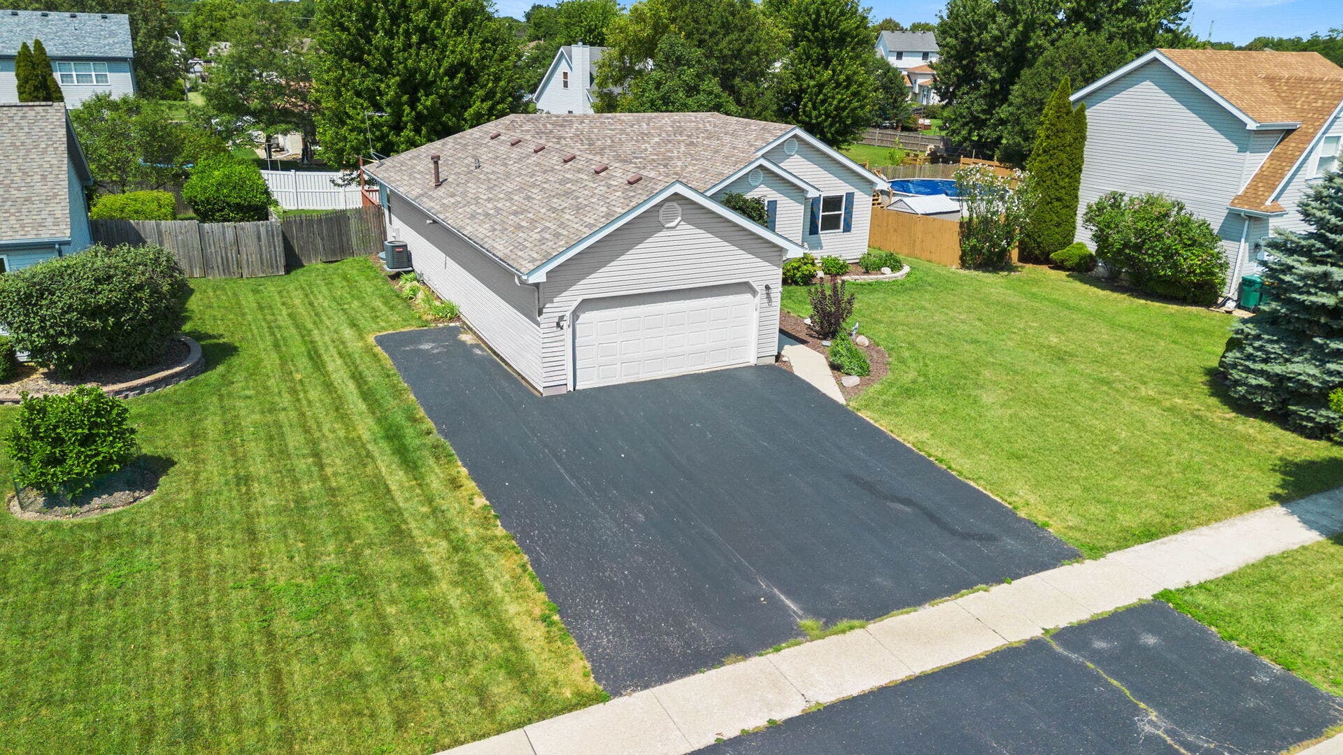 911 COTTONWOOD Drive, Elwood, IL 60421 911 COTTONWOOD Drive, Elwood, IL 60421
