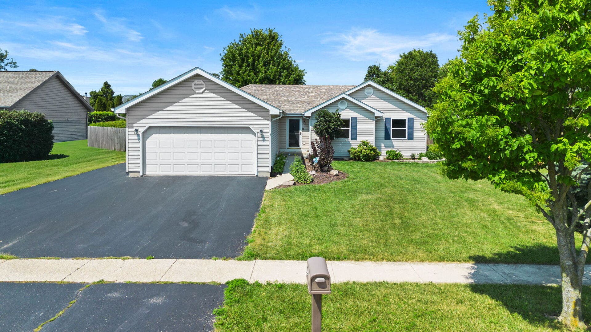 911 COTTONWOOD Drive, Elwood, IL 60421 911 COTTONWOOD Drive, Elwood, IL 60421