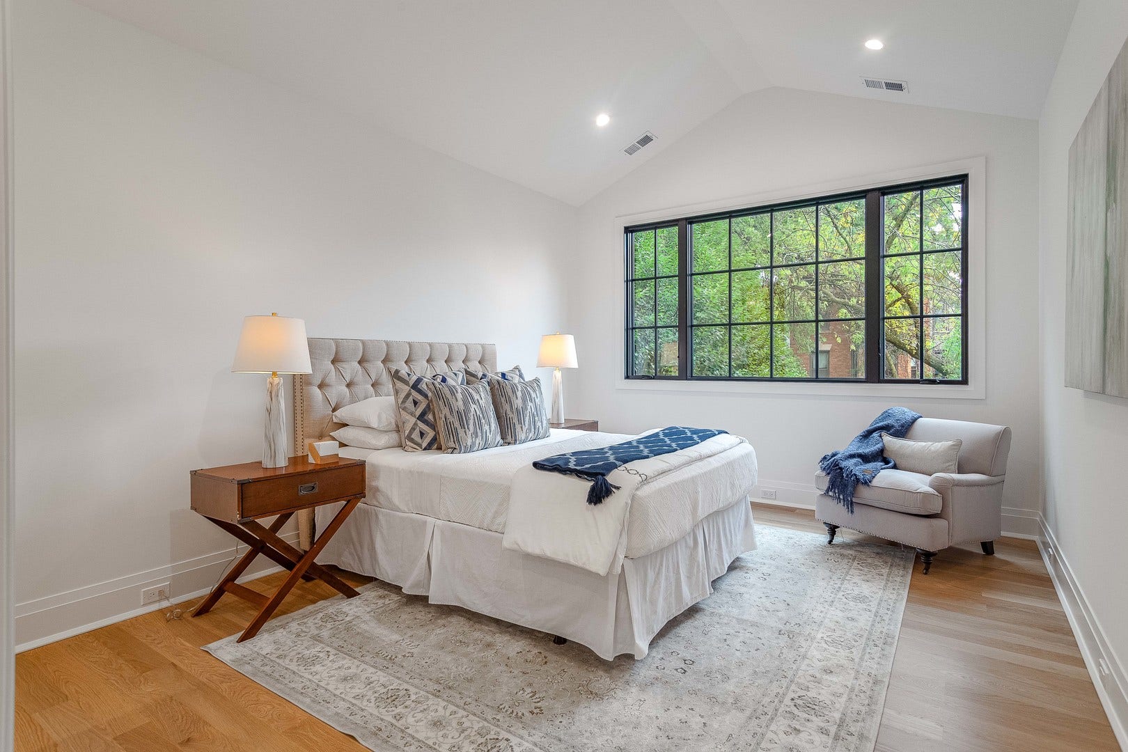 1907 W Cuyler Avenue, Chicago, IL 60613