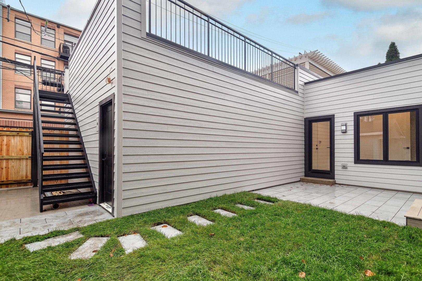 1907 W Cuyler Avenue, Chicago, IL 60613