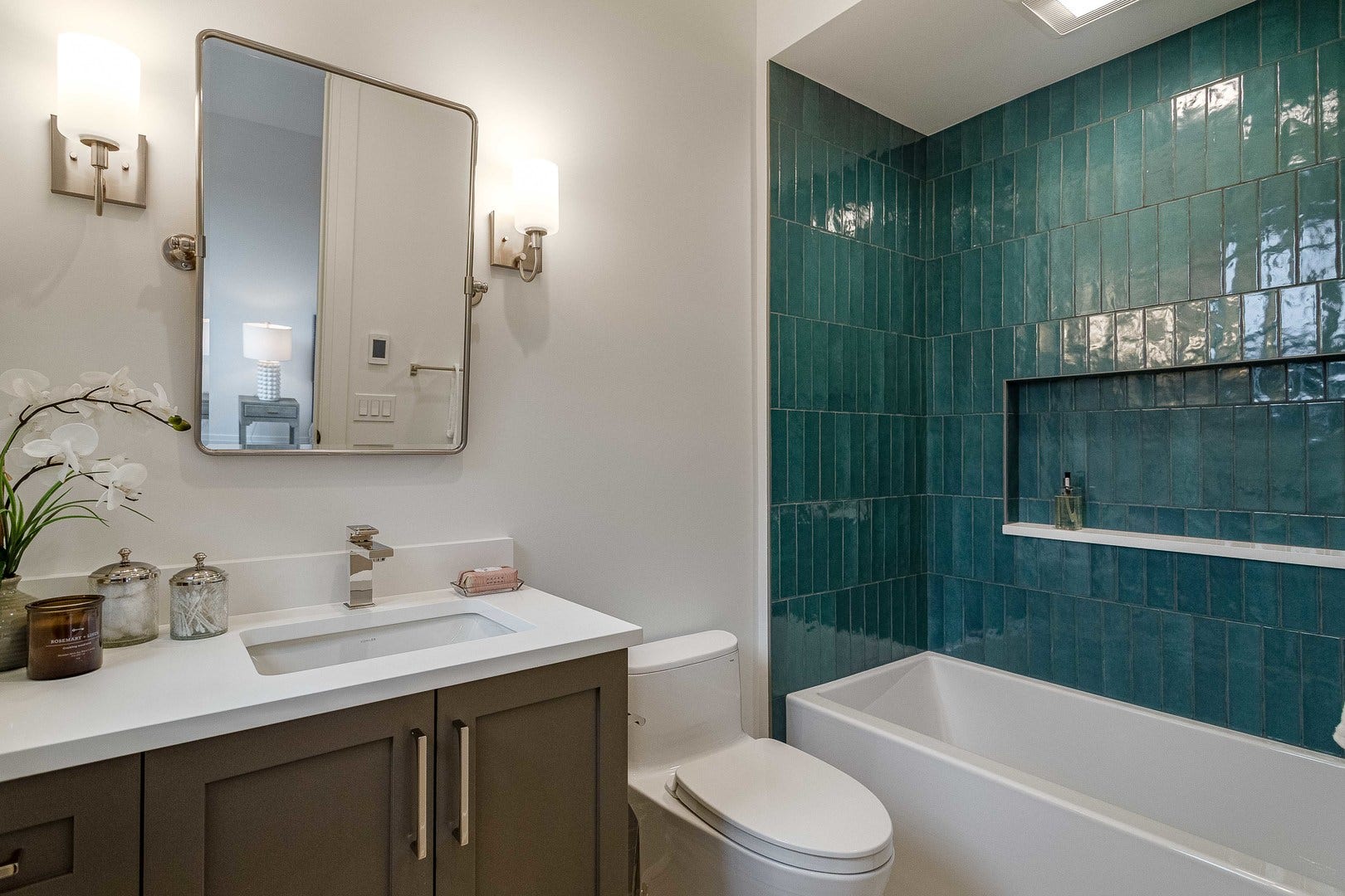 1907 W Cuyler Avenue, Chicago, IL 60613