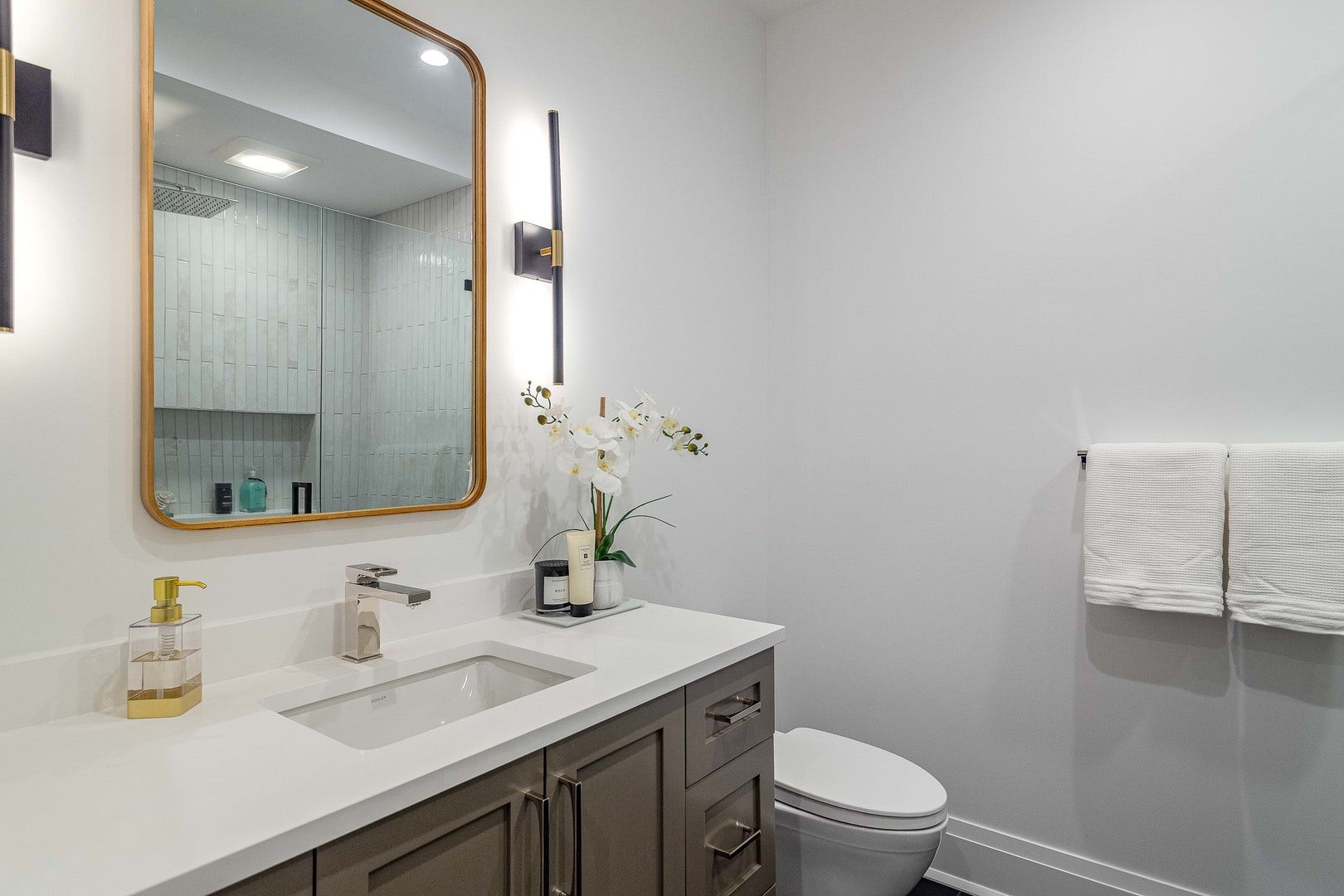 1907 W Cuyler Avenue, Chicago, IL 60613