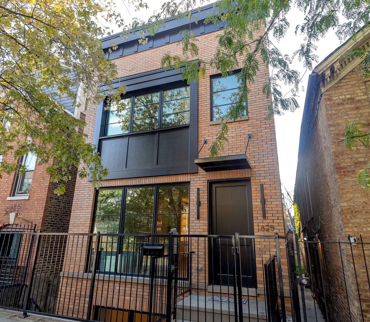 1625 W Julian Street, Chicago, IL 60622 1625 W Julian Street, Chicago, IL 60622