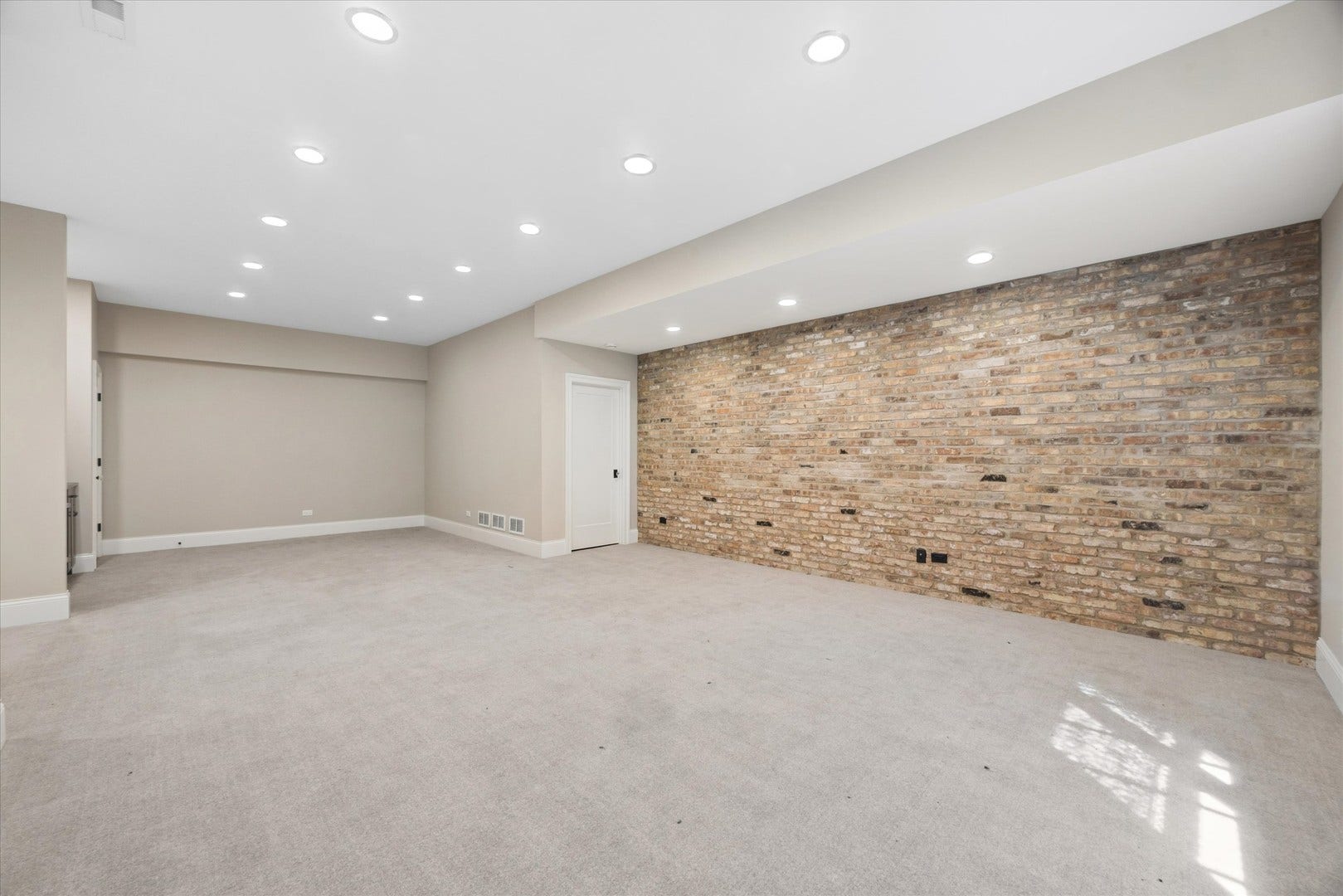 17 Ulm Place, Hinsdale, IL 60521 17 Ulm Place, Hinsdale, IL 60521