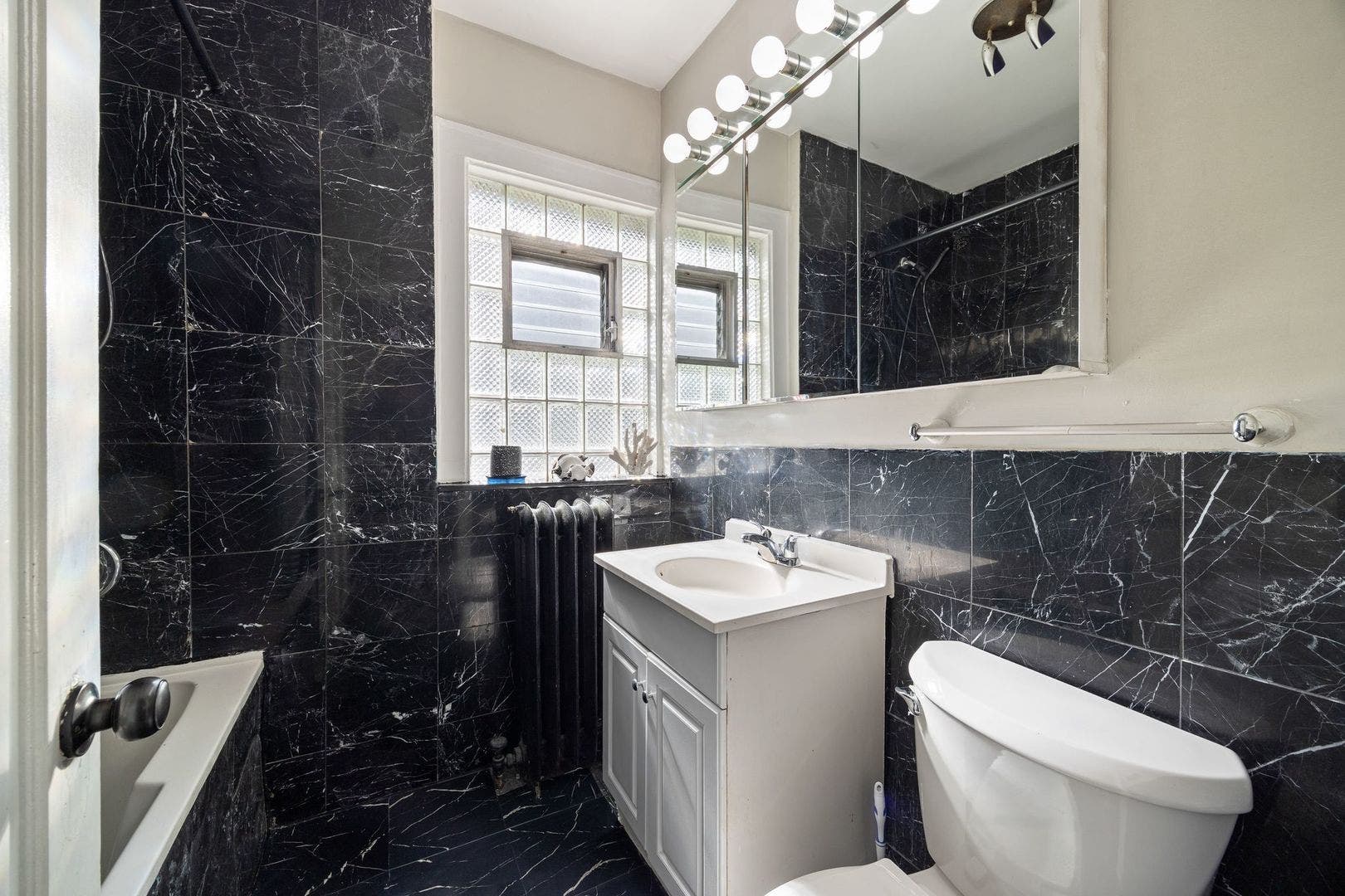 5412 N Western Avenue, Chicago, IL 60625 5412 N Western Avenue, Chicago, IL 60625