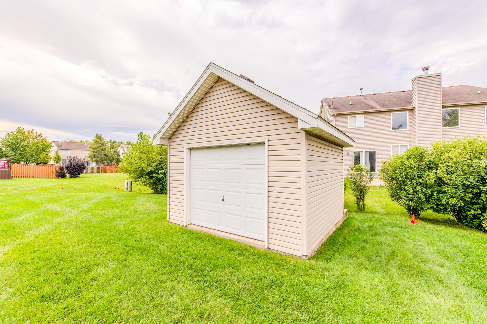 711 Silver Fox Drive, Joliet, IL 60431 CONVENIENT STORAGE SHED