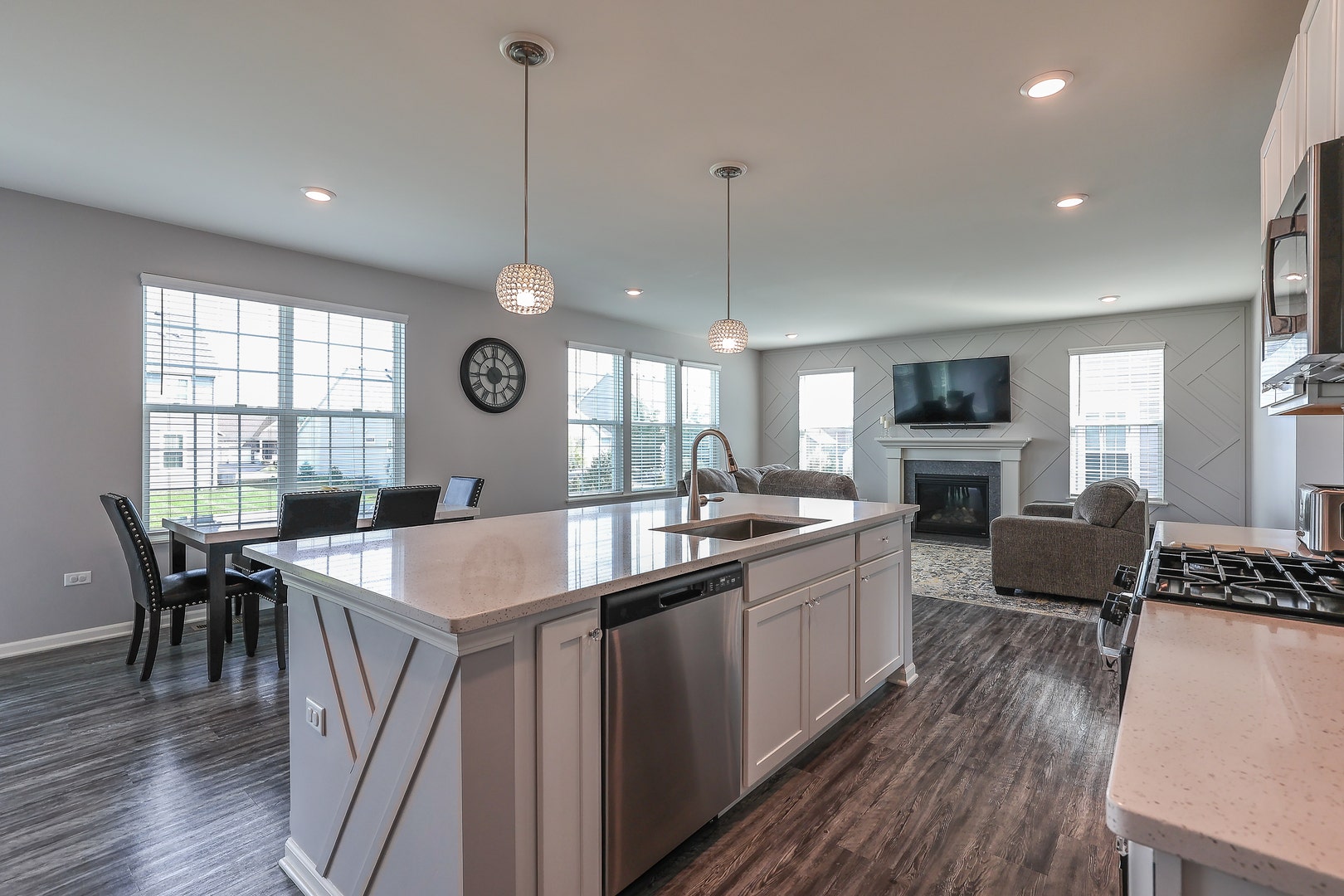 3626 Emerald Road, Elgin, IL 60124 3626 Emerald Road, Elgin, IL 60124