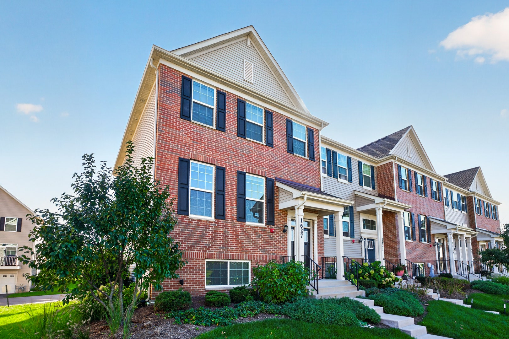 1627 Sager Way, Batavia, IL 60510 1627 Sager Way, Batavia, IL 60510