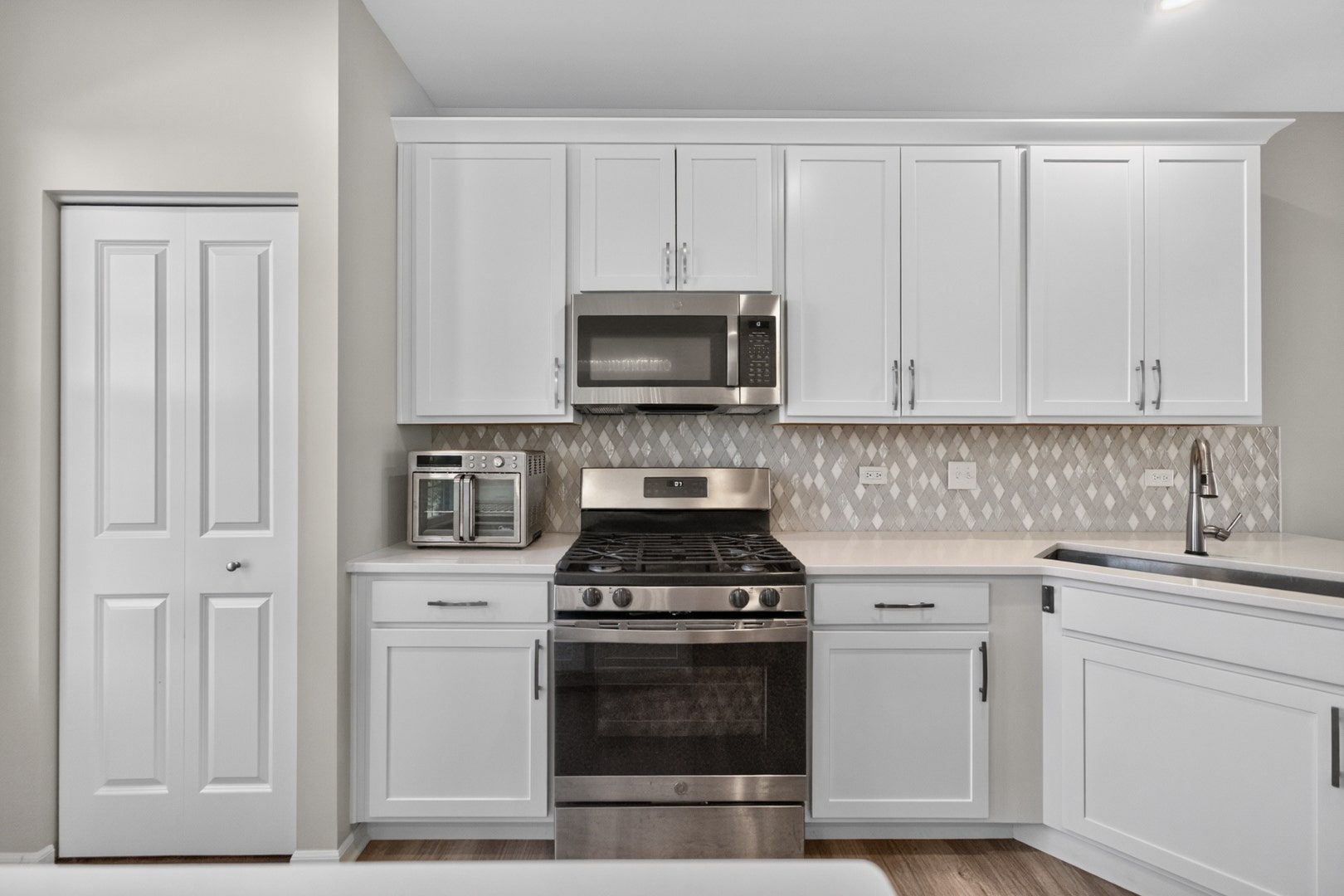 1627 Sager Way, Batavia, IL 60510 1627 Sager Way, Batavia, IL 60510