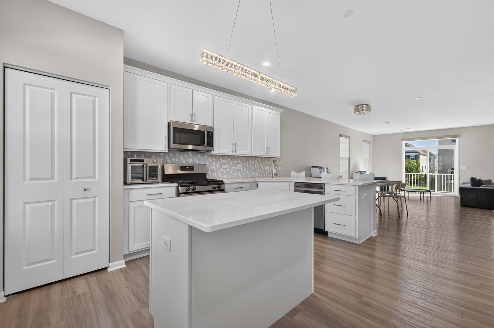 1627 Sager Way, Batavia, IL 60510 1627 Sager Way, Batavia, IL 60510
