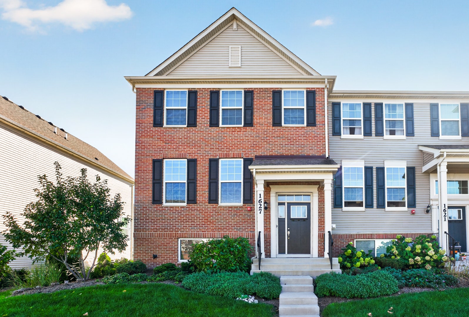 1627 Sager Way, Batavia, IL 60510 1627 Sager Way, Batavia, IL 60510