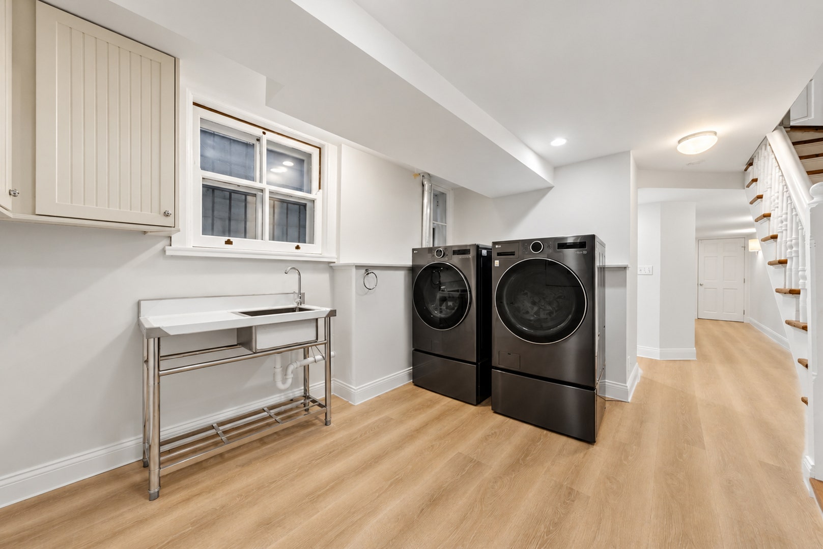 919 N LaSalle Drive, Chicago, IL 60610