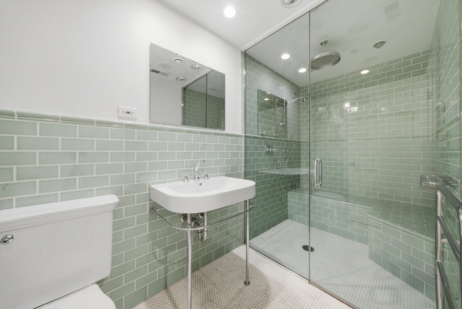 919 N LaSalle Drive, Chicago, IL 60610