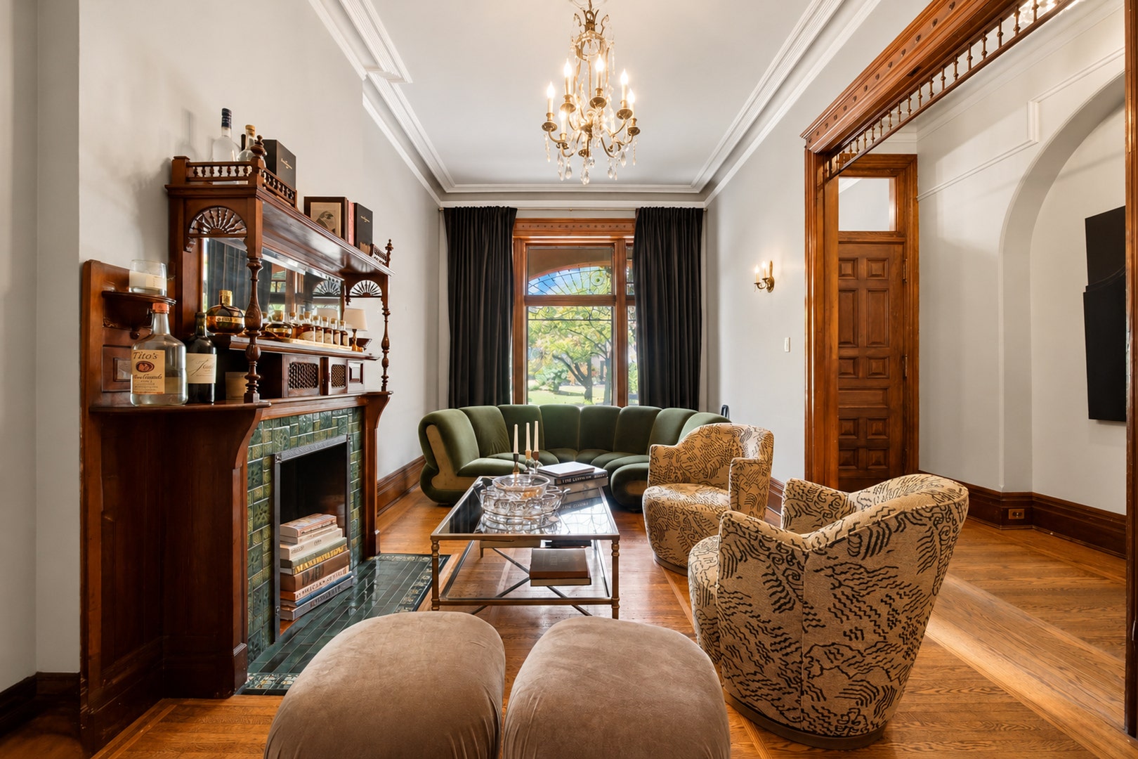 919 N LaSalle Drive, Chicago, IL 60610
