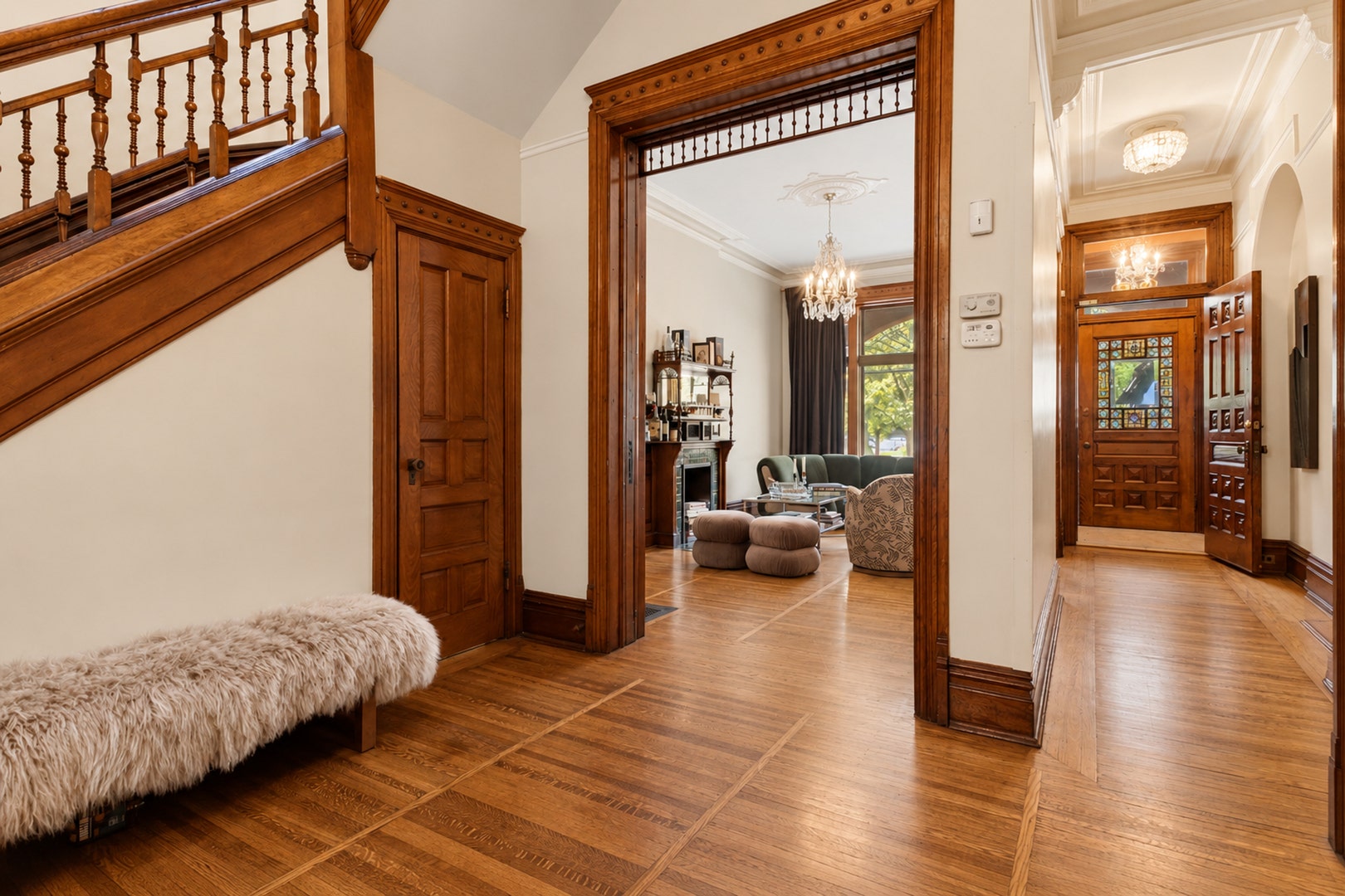 919 N LaSalle Drive, Chicago, IL 60610