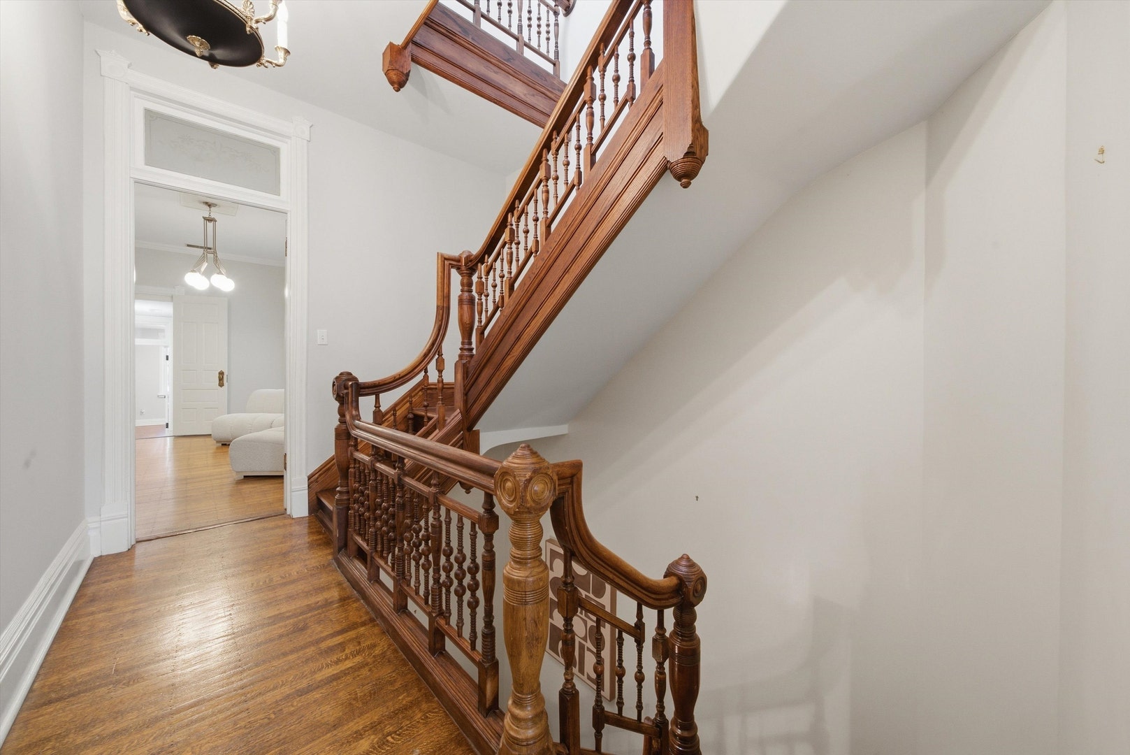 919 N LaSalle Drive, Chicago, IL 60610