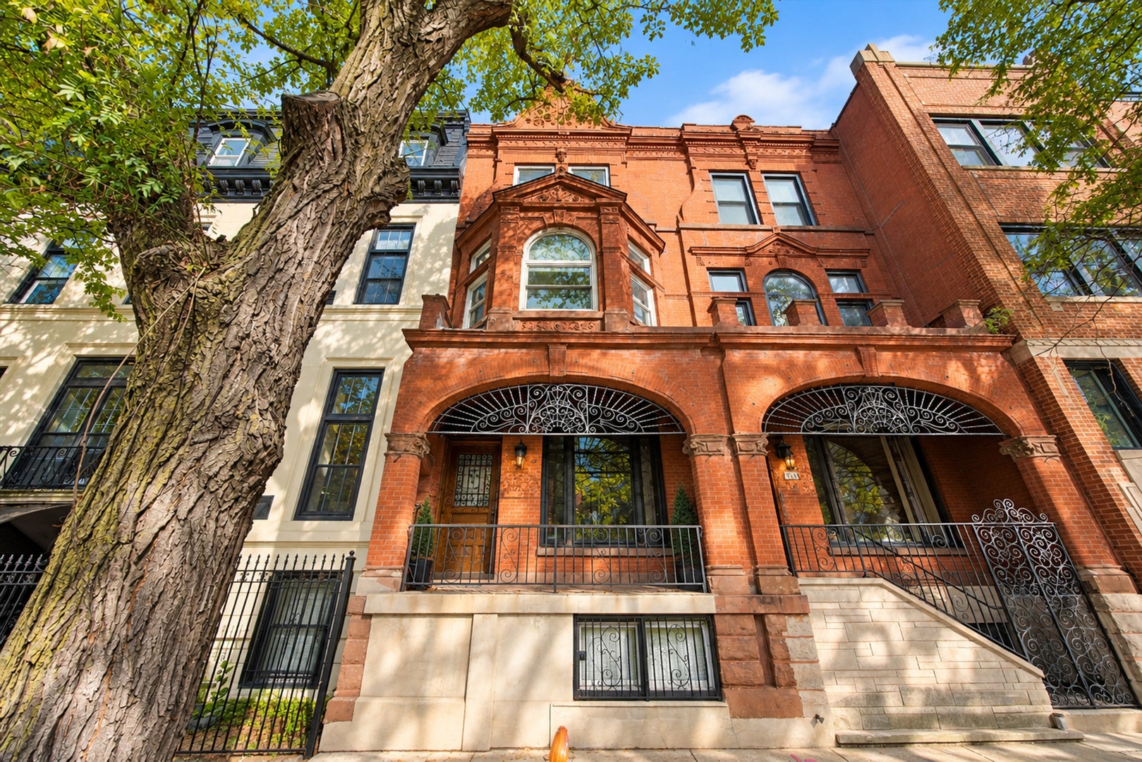 919 N LaSalle Drive, Chicago, IL 60610