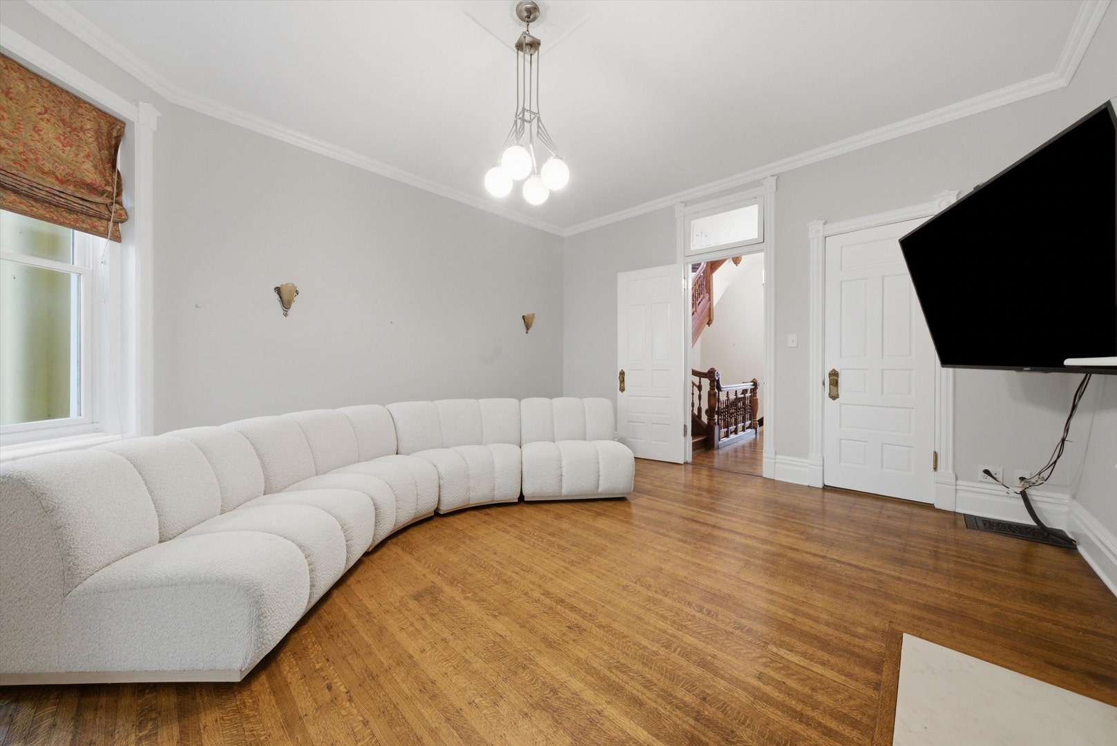 919 N LaSalle Drive, Chicago, IL 60610