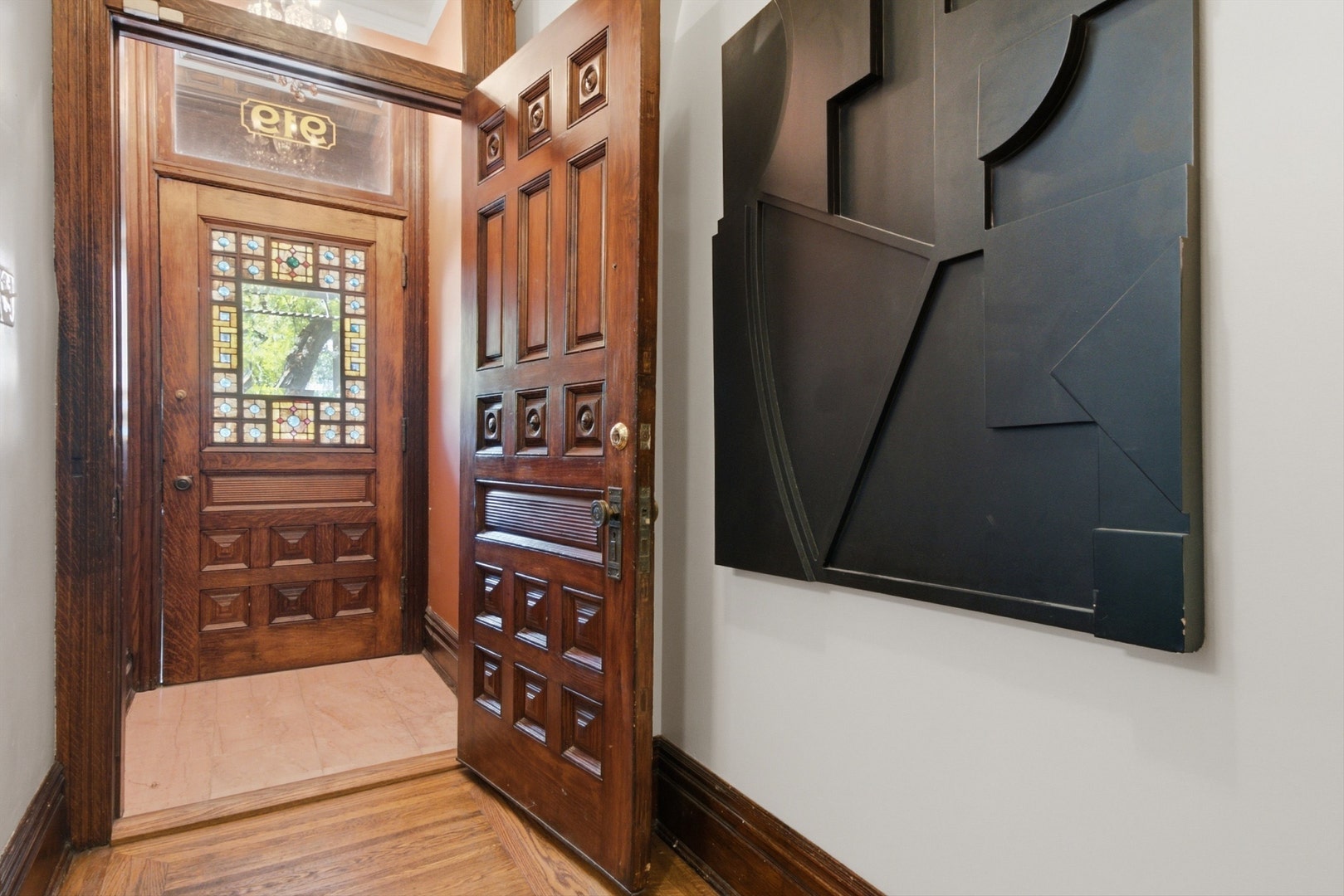 919 N LaSalle Drive, Chicago, IL 60610