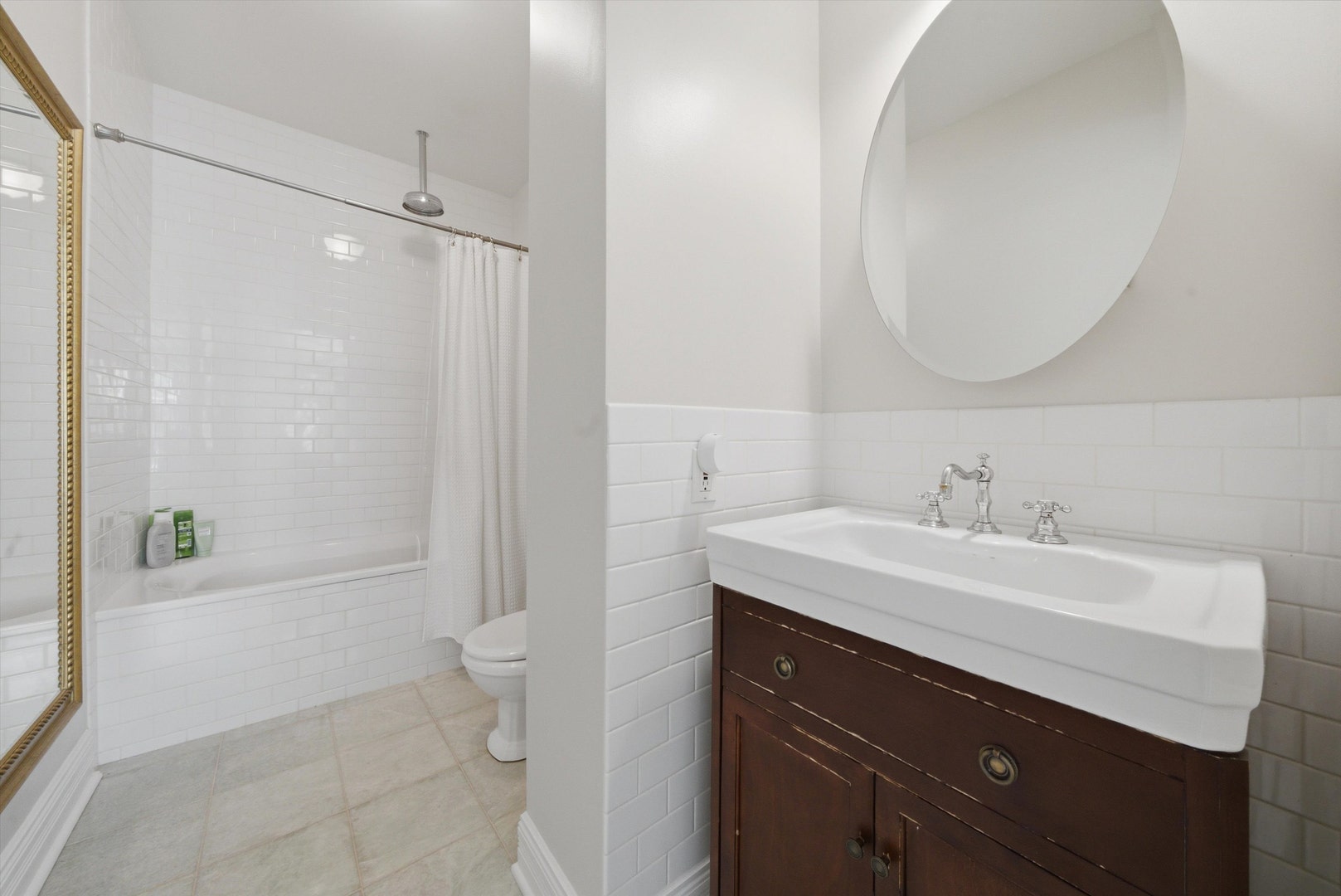 919 N LaSalle Drive, Chicago, IL 60610