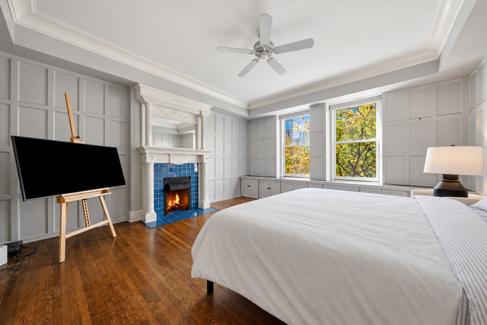 919 N LaSalle Drive, Chicago, IL 60610