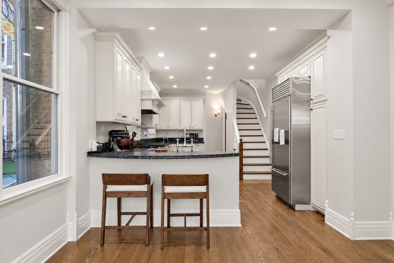 919 N LaSalle Drive, Chicago, IL 60610