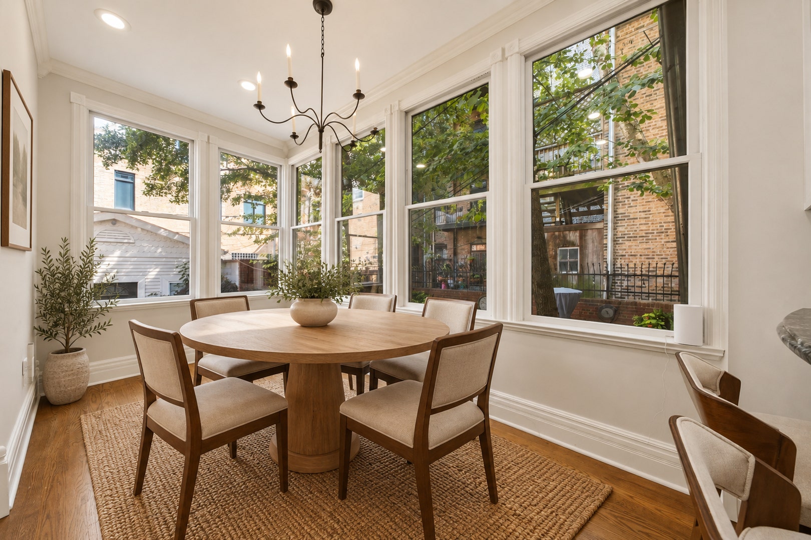 919 N LaSalle Drive, Chicago, IL 60610