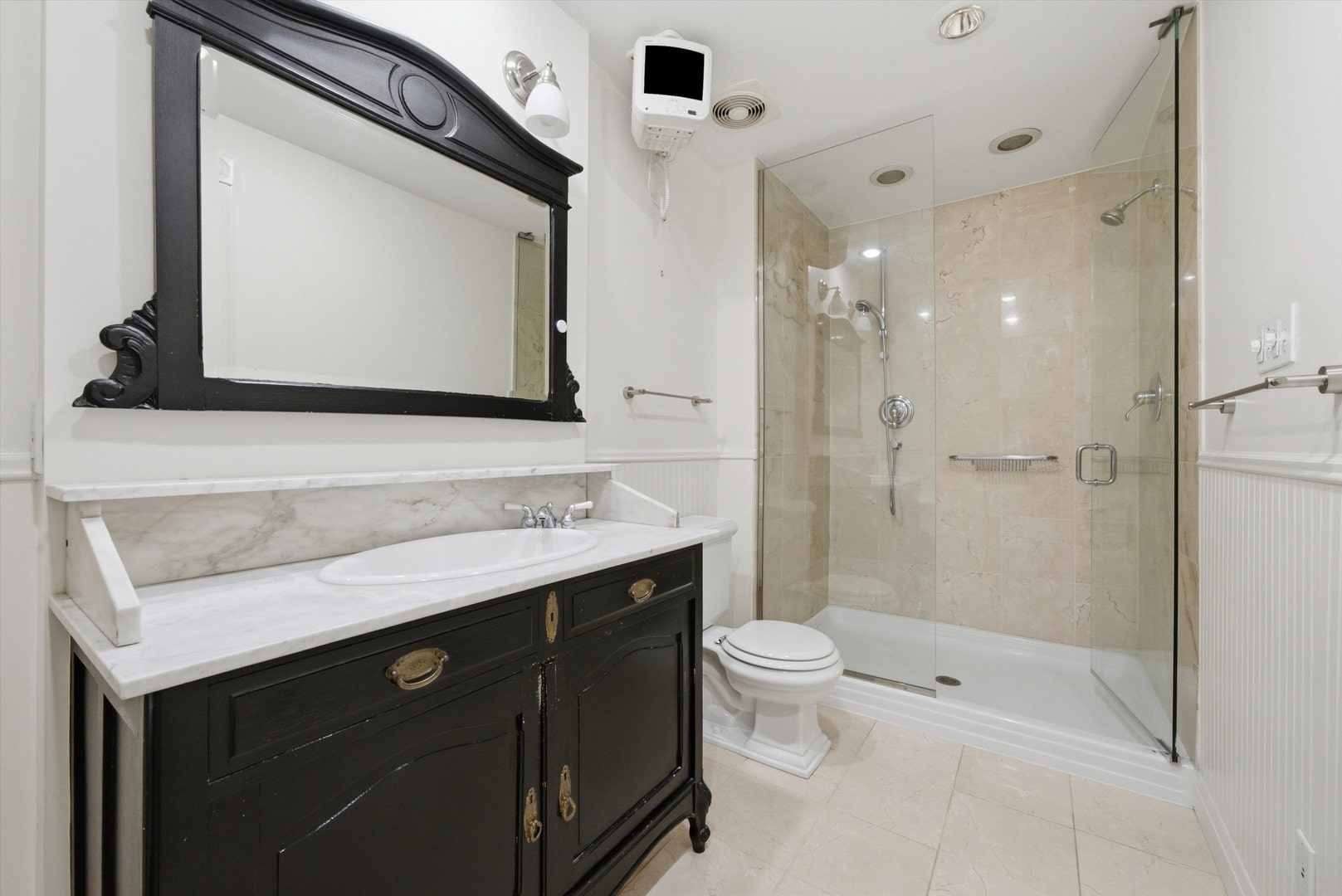 919 N LaSalle Drive, Chicago, IL 60610